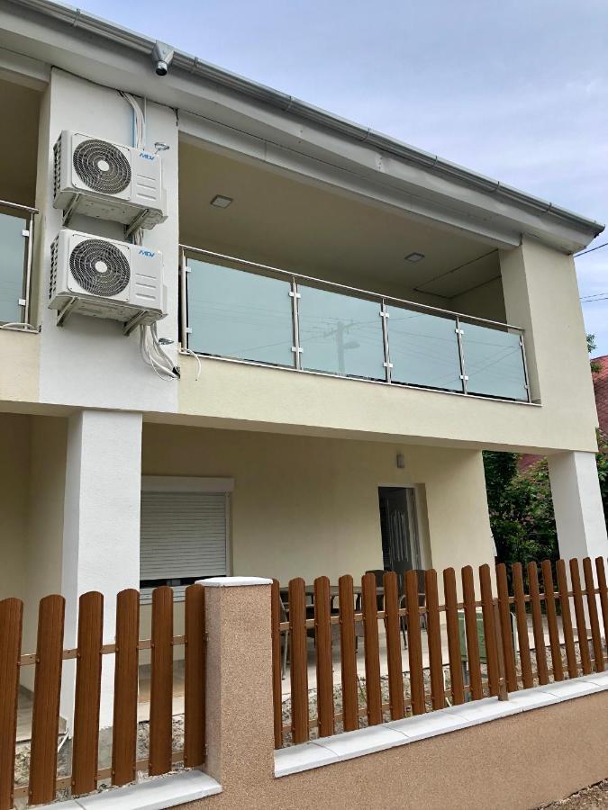 Janos Apartman บาลาตอนฟือเรด ภายนอก รูปภาพ