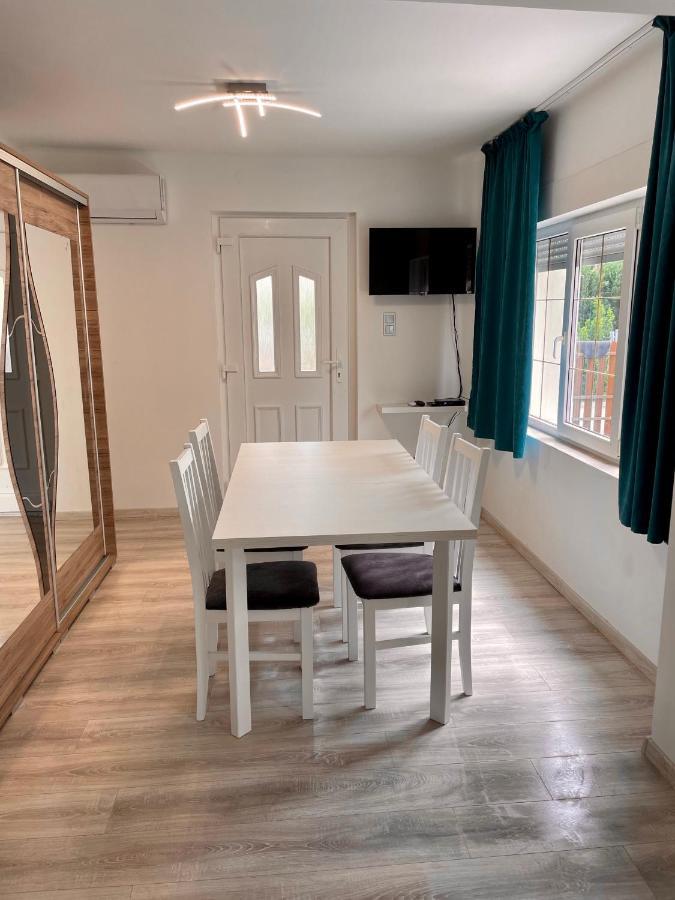 Janos Apartman บาลาตอนฟือเรด ภายนอก รูปภาพ